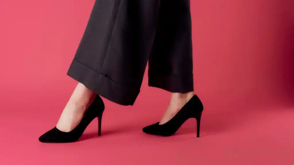 Qual sapato usar com calça de linho feminina